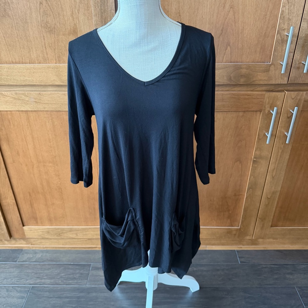 Kim & Cami || black v neck tunic top